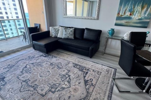 Condo in Hollywood, Florida  № 2326140 - photo 3