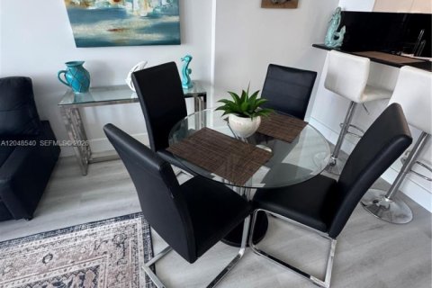 Condo in Hollywood, Florida  № 2326140 - photo 5