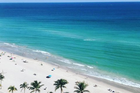 Condo in Hollywood, Florida  № 2326140 - photo 29