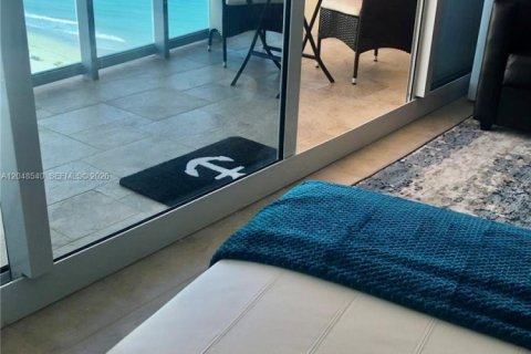Condo in Hollywood, Florida  № 2326140 - photo 15