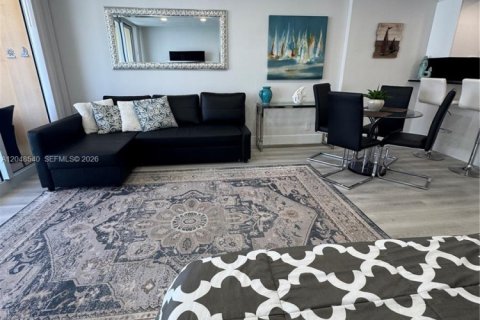 Condo in Hollywood, Florida  № 2326140 - photo 17