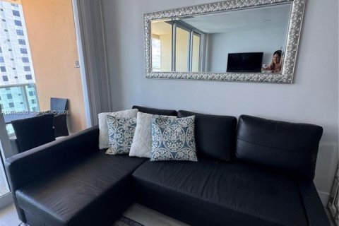 Condo in Hollywood, Florida  № 2326140 - photo 4