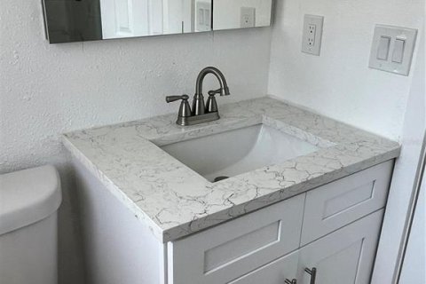 Casa en alquiler en Saint Petersburg, Florida, 3 dormitorios, 104.79 m2 № 1805455 - foto 27