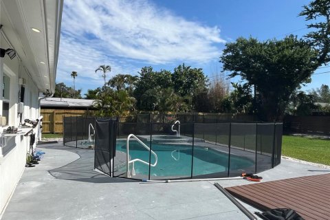 Casa en alquiler en Saint Petersburg, Florida, 3 dormitorios, 104.79 m2 № 1805455 - foto 12