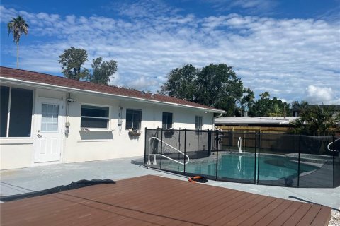 Casa en alquiler en Saint Petersburg, Florida, 3 dormitorios, 104.79 m2 № 1805455 - foto 8