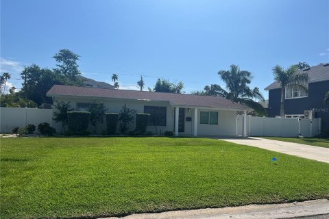 Casa en alquiler en Saint Petersburg, Florida, 3 dormitorios, 104.79 m2 № 1805455 - foto 1