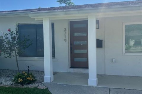 Casa en alquiler en Saint Petersburg, Florida, 3 dormitorios, 104.79 m2 № 1805455 - foto 11