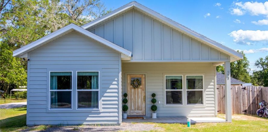 House in Lake Butler, Florida 3 bedrooms, 119.84 sq.m. № 2258201