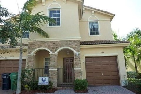 Touwnhouse à Cutler Bay, Floride 4 chambres, 159.05 m2 № 2090944