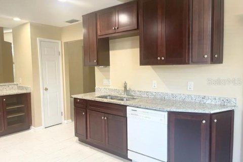 Villa ou maison à louer à Brandon, Floride: 4 chambres, 189.52 m2 № 2412568 - photo 21