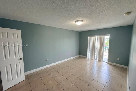 Copropriété à louer à Hialeah, Floride: 2 chambres, 92.53 m2 № 2303778 - photo 2