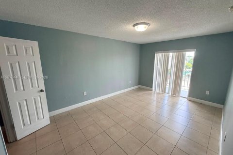 Copropriété à louer à Hialeah, Floride: 2 chambres, 92.53 m2 № 2303778 - photo 3