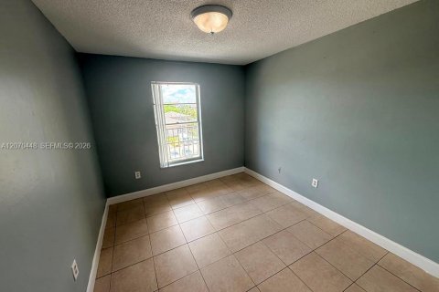Copropriété à louer à Hialeah, Floride: 2 chambres, 92.53 m2 № 2303778 - photo 4