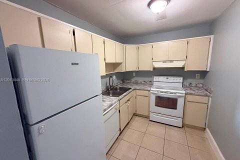 Copropriété à louer à Hialeah, Floride: 2 chambres, 92.53 m2 № 2303778 - photo 8