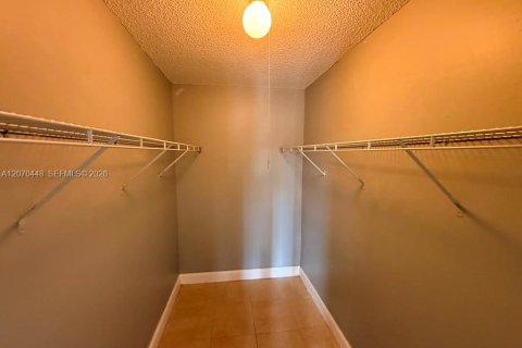 Copropriété à louer à Hialeah, Floride: 2 chambres, 92.53 m2 № 2303778 - photo 7