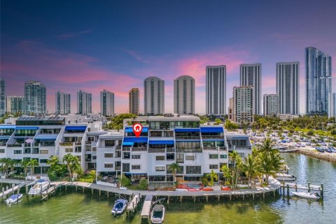 Copropriété à vendre à Sunny Isles Beach, Floride: 3 chambres, 232.26 m2 № 1797524 - photo 1