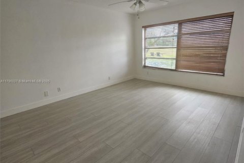 Condo in Pompano Beach, Florida, 1 bedroom  № 1730969 - photo 15