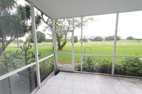 Condo in Pompano Beach, Florida, 1 bedroom  № 1730969 - photo 19