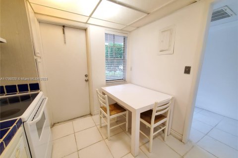Condo in Pompano Beach, Florida, 1 bedroom  № 1730969 - photo 11
