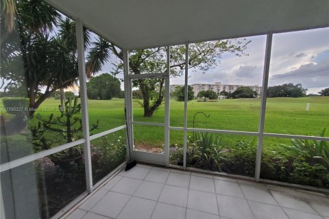 Condo in Pompano Beach, Florida, 1 bedroom  № 1730969 - photo 18