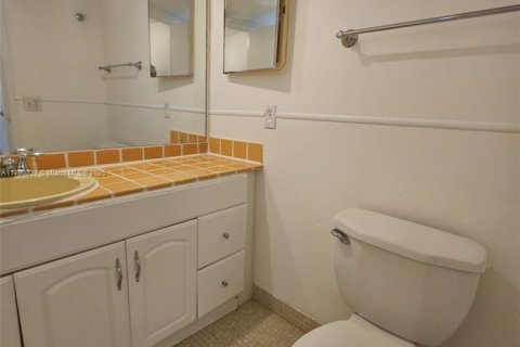 Condo in Pompano Beach, Florida, 1 bedroom  № 1730969 - photo 17