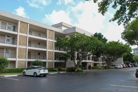Condo in Pompano Beach, Florida, 1 bedroom  № 1730969 - photo 2