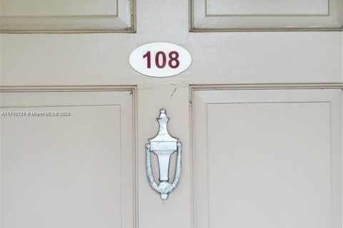 Condo in Pompano Beach, Florida, 1 bedroom  № 1730969 - photo 9