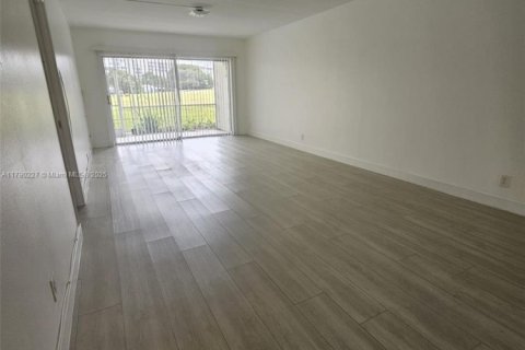 Condo in Pompano Beach, Florida, 1 bedroom  № 1730969 - photo 13