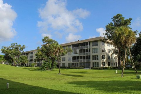 Condo in Pompano Beach, Florida, 1 bedroom  № 1730969 - photo 5