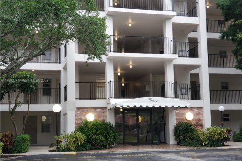 Condo in Pompano Beach, Florida, 1 bedroom  № 1730969 - photo 7