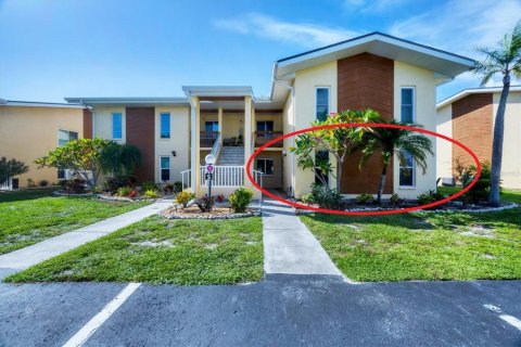 Condo in Englewood, Florida, 2 bedrooms  № 1826261 - photo 1