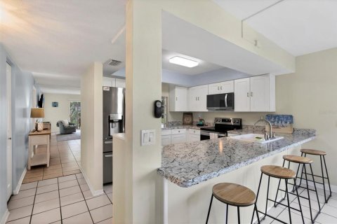 Condo in Englewood, Florida, 2 bedrooms  № 1826261 - photo 12