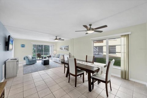 Condo in Englewood, Florida, 2 bedrooms  № 1826261 - photo 18