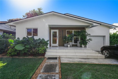 Дом в Майами, Флорида 3 спальни, 130.53м2 № 1995618