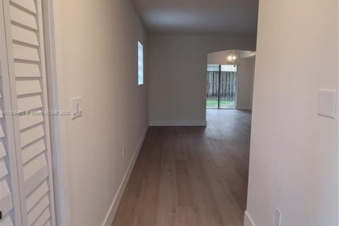 Condo in Cutler Bay, Florida, 3 bedrooms  № 1888393 - photo 5