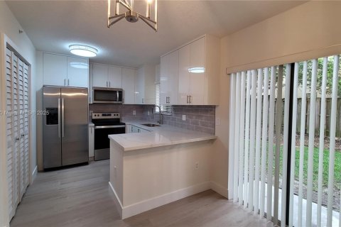 Condo in Cutler Bay, Florida, 3 bedrooms  № 1888393 - photo 1