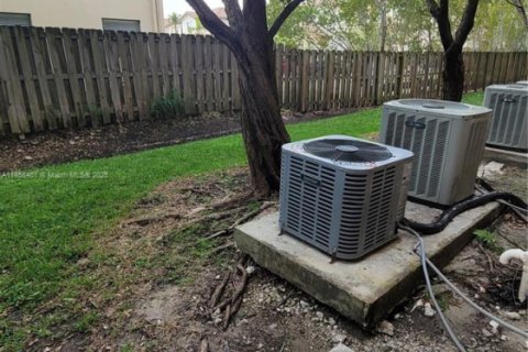 Condo in Cutler Bay, Florida, 3 bedrooms  № 1888393 - photo 20