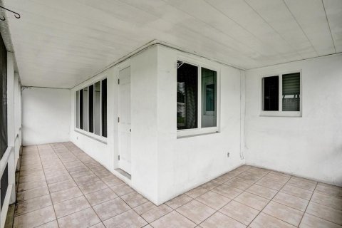 House in Pompano Beach, Florida 2 bedrooms, 125.14 sq.m. № 1229142 - photo 1