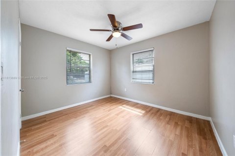 House in Hollywood, Florida 2 bedrooms, 99.03 sq.m. № 1763016 - photo 16