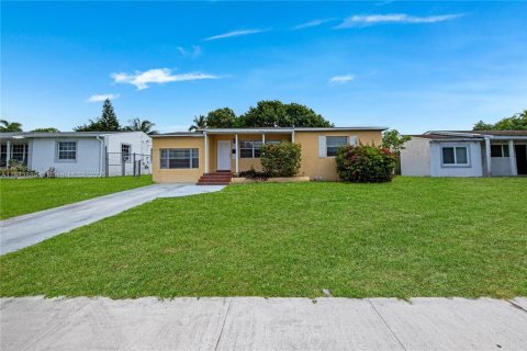 House in Hollywood, Florida 2 bedrooms, 99.03 sq.m. № 1763016 - photo 1