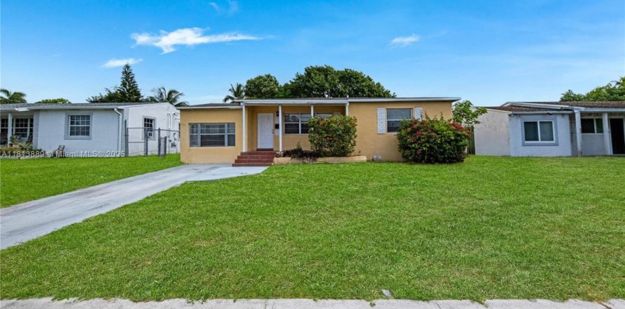 House in Hollywood, Florida 2 bedrooms, 99.03 sq.m. № 1763016