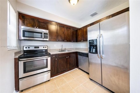 House in Hollywood, Florida 2 bedrooms, 99.03 sq.m. № 1763016 - photo 10
