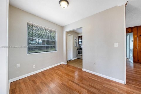 House in Hollywood, Florida 2 bedrooms, 99.03 sq.m. № 1763016 - photo 13