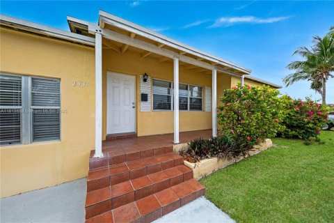 House in Hollywood, Florida 2 bedrooms, 99.03 sq.m. № 1763016 - photo 3