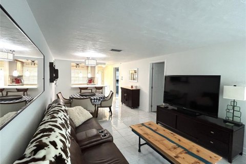 Condo in New Port Richey, Florida, 2 bedrooms  № 2218187 - photo 11