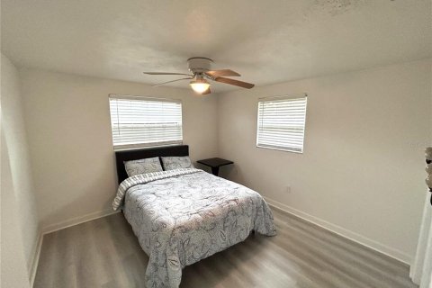 Condo in New Port Richey, Florida, 2 bedrooms  № 2218187 - photo 15