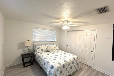 Condo in New Port Richey, Florida, 2 bedrooms  № 2218187 - photo 12