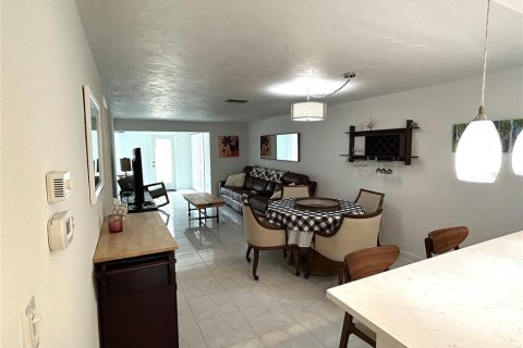 Condo in New Port Richey, Florida, 2 bedrooms  № 2218187 - photo 8