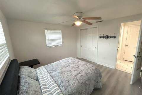 Condo in New Port Richey, Florida, 2 bedrooms  № 2218187 - photo 16