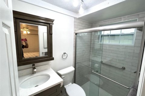 Condo in New Port Richey, Florida, 2 bedrooms  № 2218187 - photo 14